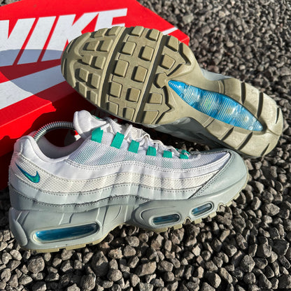 Used Air Max 95 Light Pumice Clear Emerald